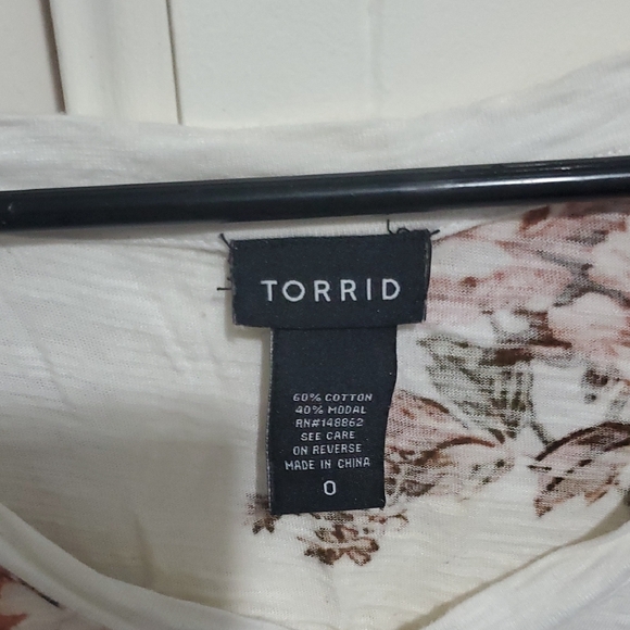 Torrid Floral Short Sleeve Top - White and Brown. Very Comfortable and Lightwe - Picture 3 of 3